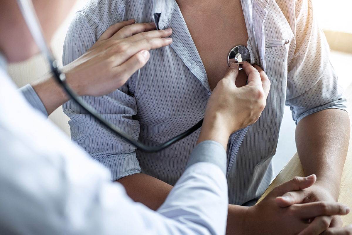 Doctor,Using,A,Stethoscope,Checking,Patient,With,Examining,,Presenting,Results
